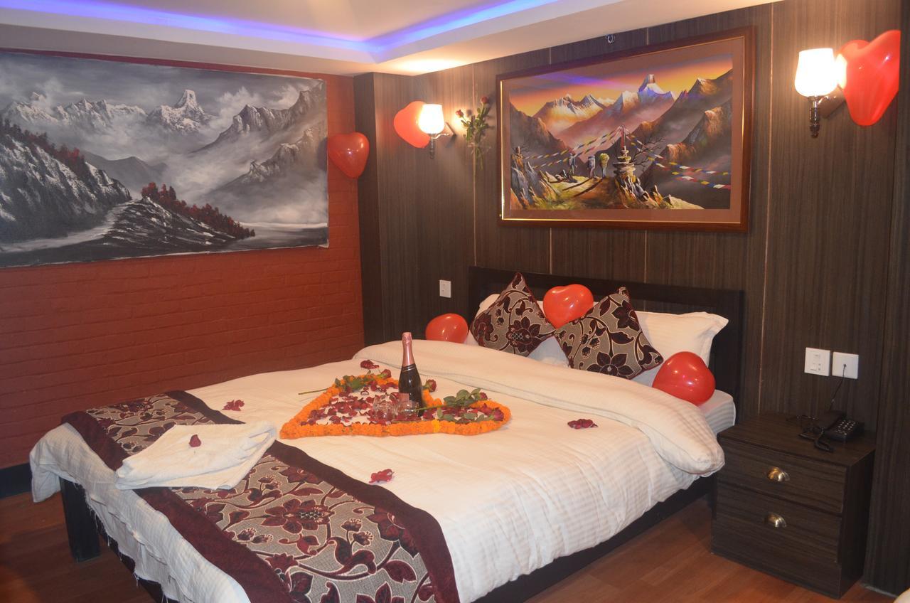 Hotel Holiday Inn Kathmandu Exteriör bild