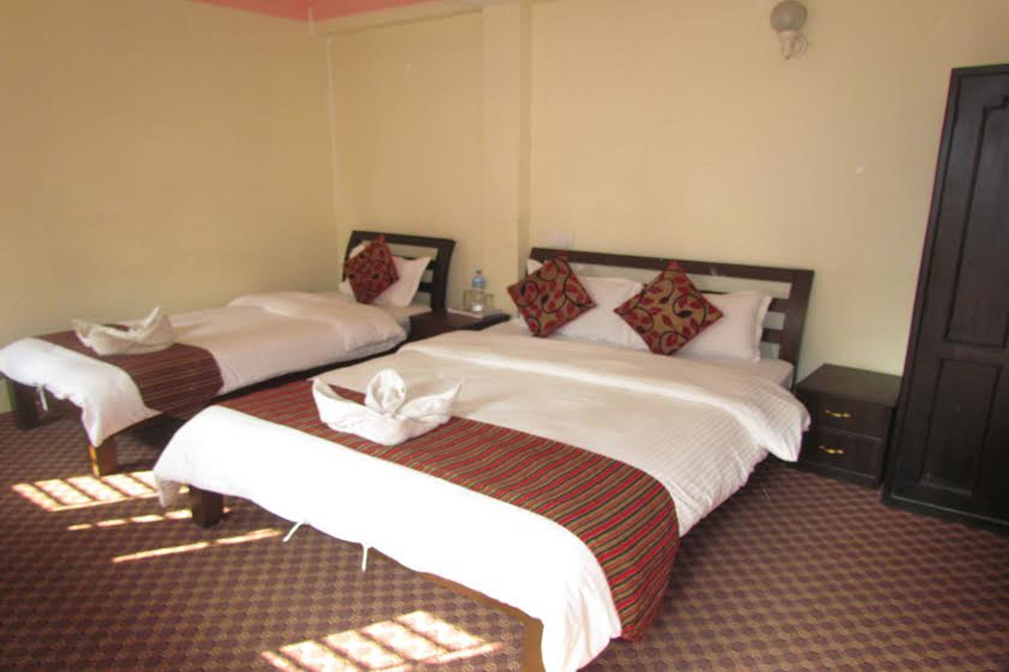 Hotel Holiday Inn Kathmandu Exteriör bild